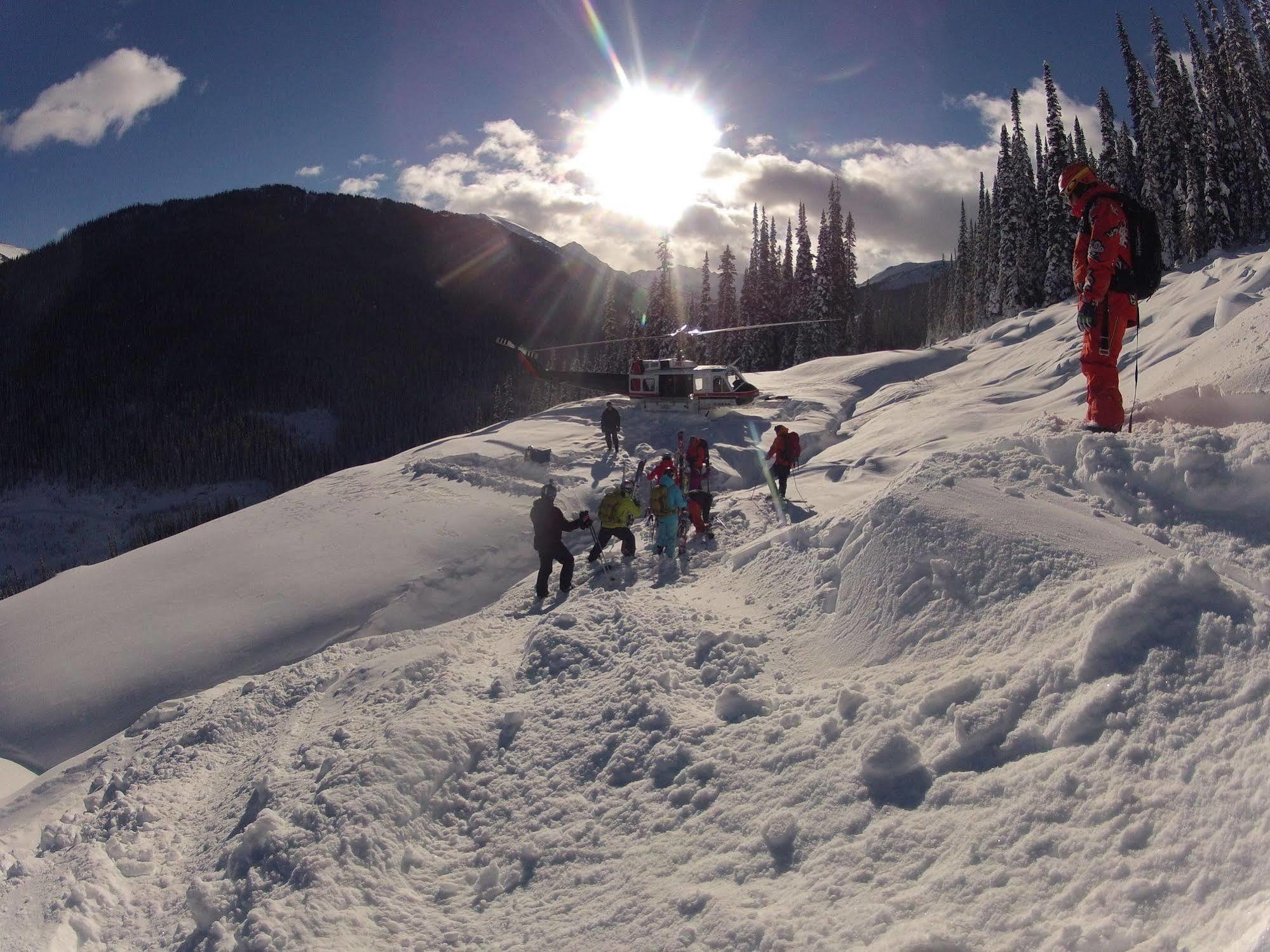 Vagabond Lodge At Kicking Horse Golden Exterior photo